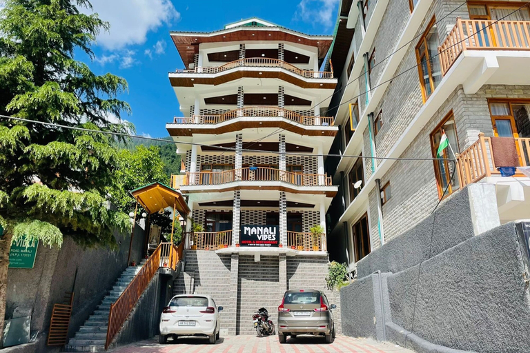 Exterior & Views