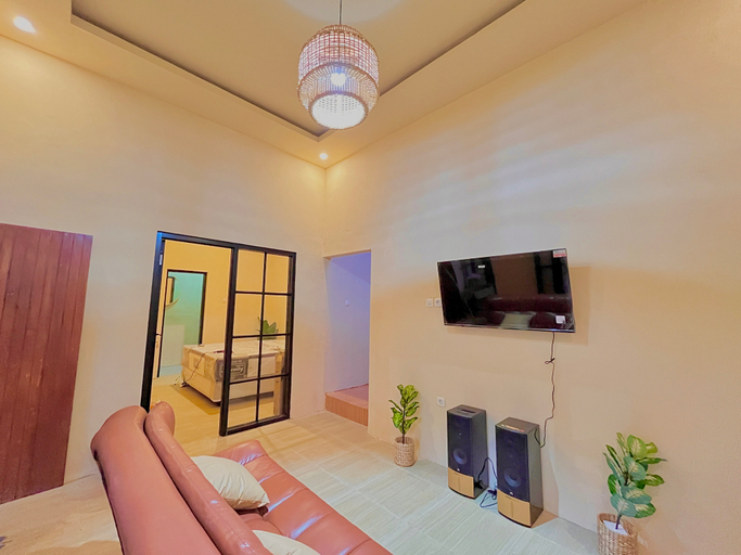 Others 4, Sea Villa with Private Pool, Malang