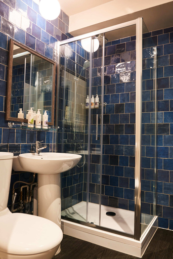 Bathroom 4, Kings Arms Hotel, Oxfordshire