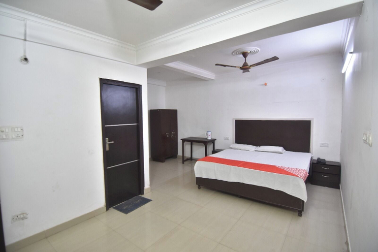 Room, Royal Guest House, Gautam Buddha Nagar