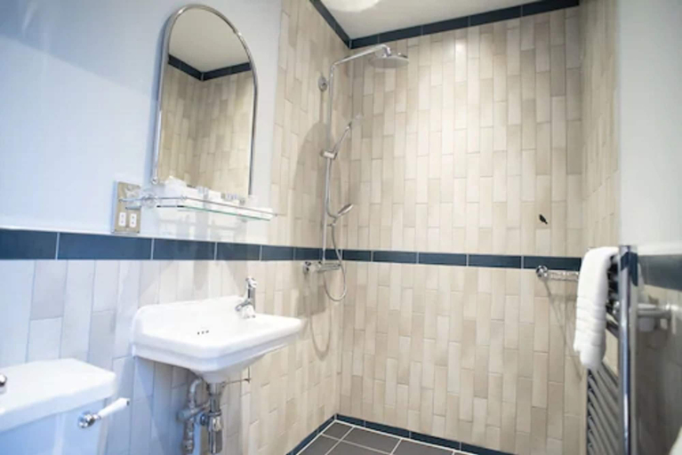 Bathroom 3, Blackbird, London