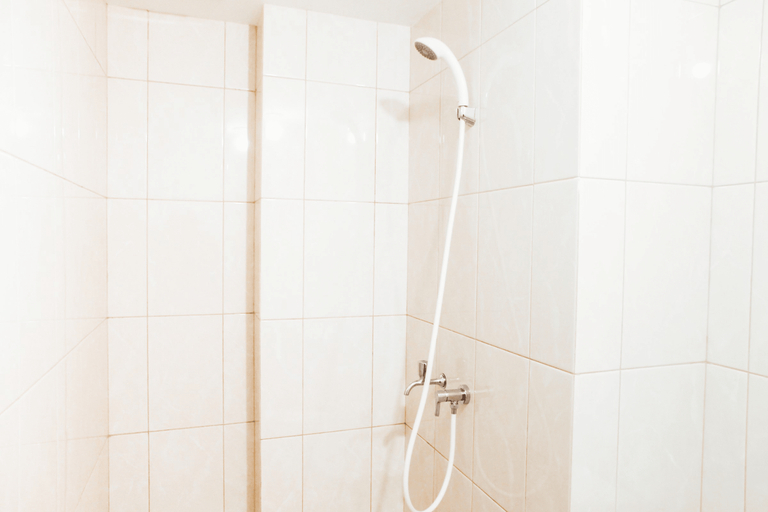 Bathroom 5, Simply Minimalist 2BR The Springlake Apartment By Travelio, Bekasi