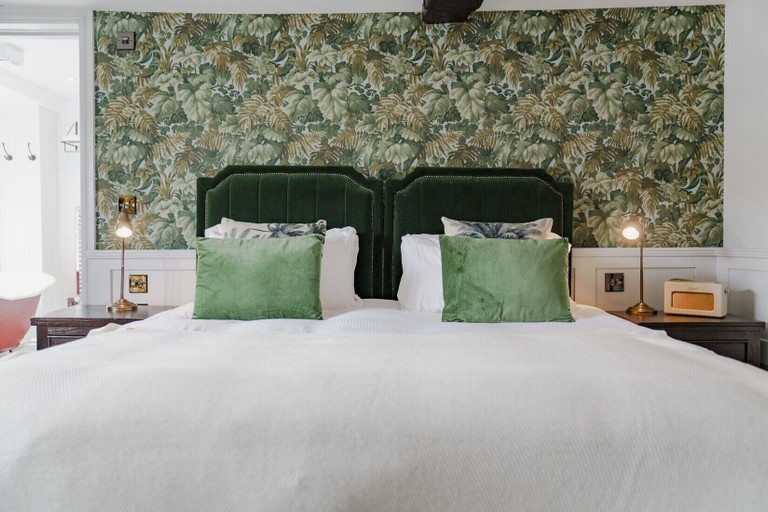 Bedroom 2, Bel & the Dragon at Red Lion Wendover, Buckinghamshire