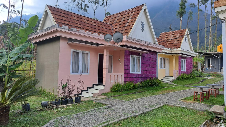 Exterior 1
