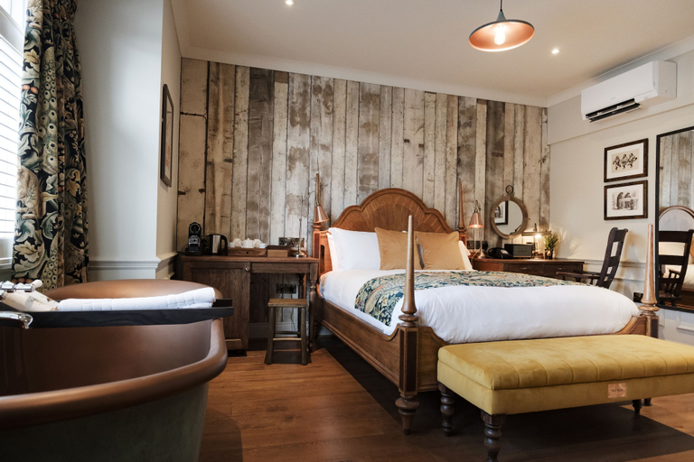 Bedroom 3, The Bear of Burton, Dorset