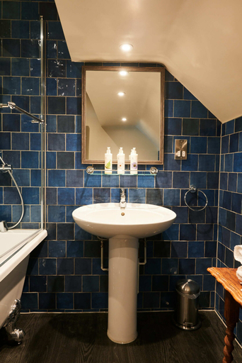 Bathroom 5, Kings Arms Hotel, Oxfordshire