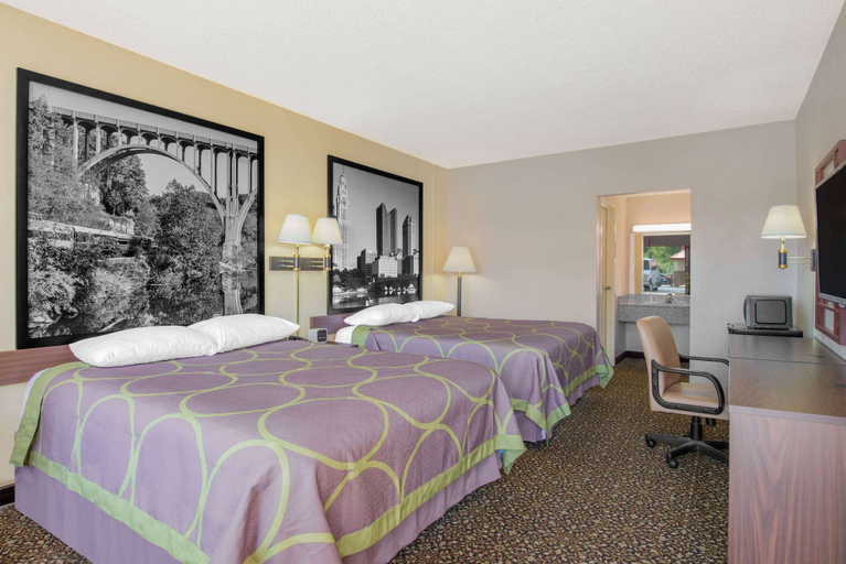 Bedroom 3, Ashland Inn & Suites, Ashland