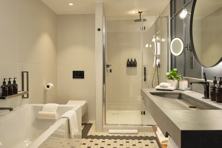 Bedroom 4, The Gantry London, Curio Collection by Hilton, London