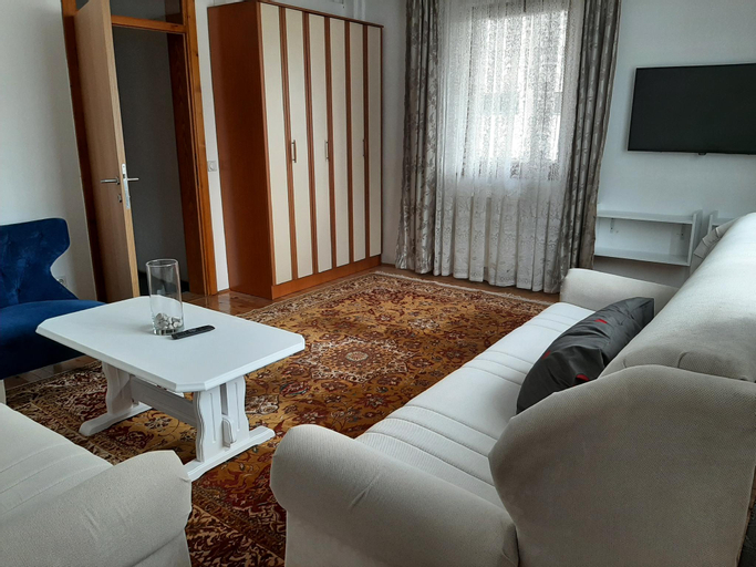 Others 4, Aleksandar Apartmani, Istočno Sarajevo