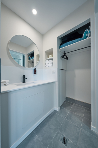 Bathroom 7