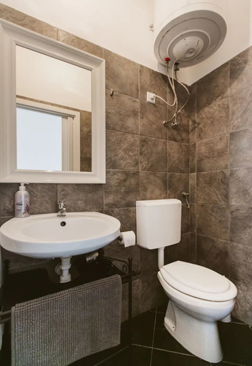 Bathroom 4, Bright and Cozy - city center, Budapesti