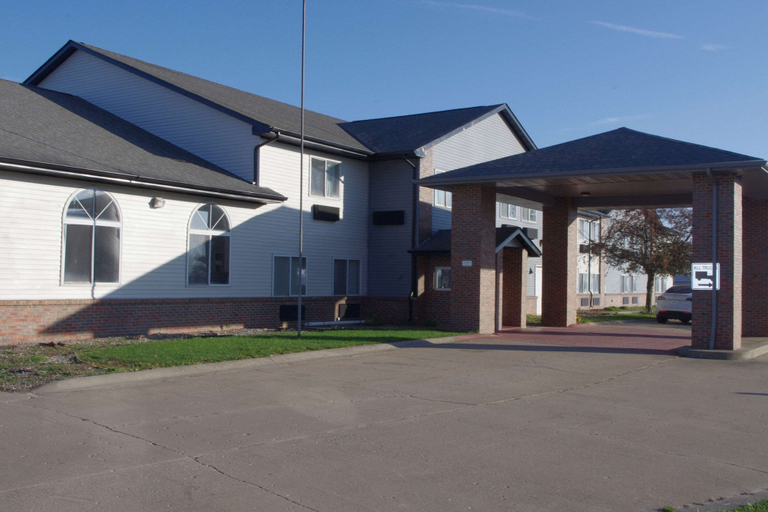 Exterior & Views 1, Econo Lodge El Paso, IL, Woodford