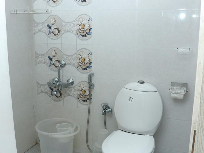 Bathroom, Swarna Sudarshan Serviced Apartmetns @ Adyar, Chennai