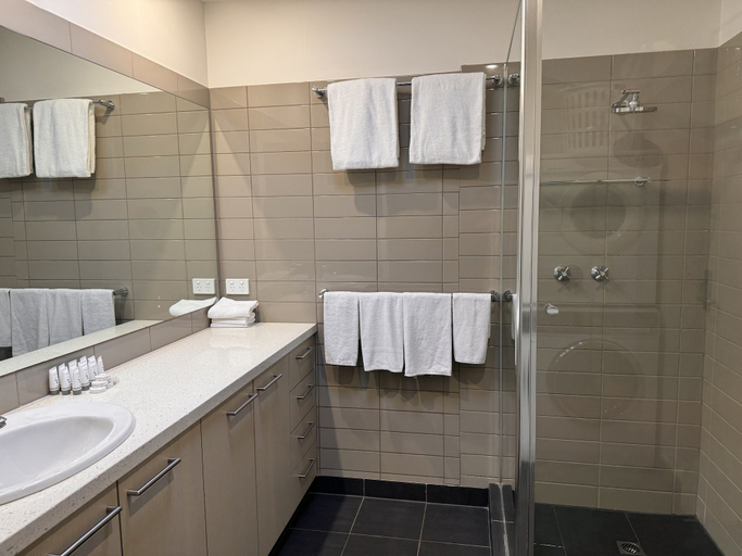 Bathroom 3, Torquay Hotel Motel, Surf Coast - East