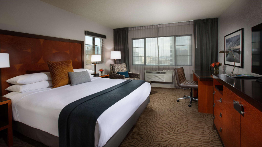 Bedroom 3, The Paramount Hotel Portland, Multnomah