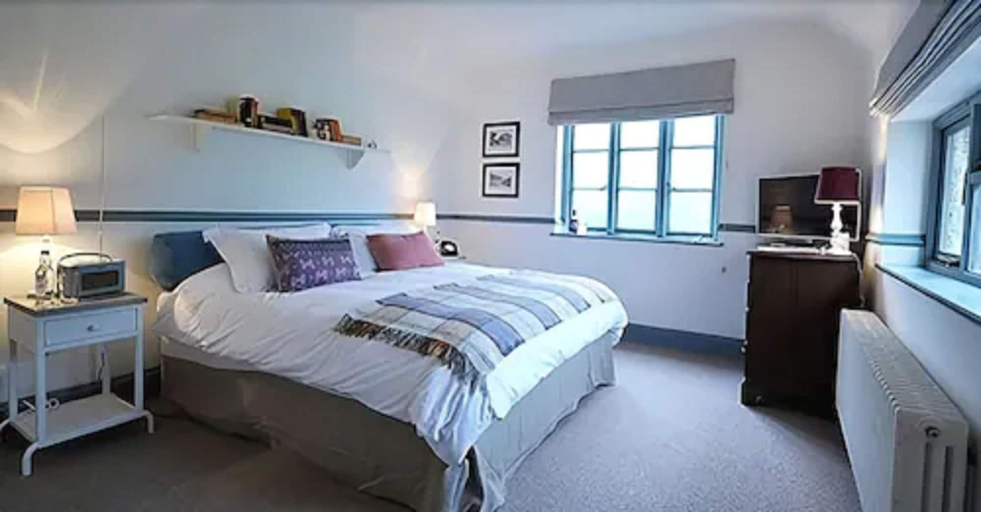 Bedroom 2, Bel & The Dragon Churt, Surrey