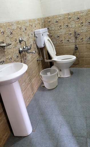 Bathroom, Goroomgo Kaafal Homestay Mussoorie, Dehradun