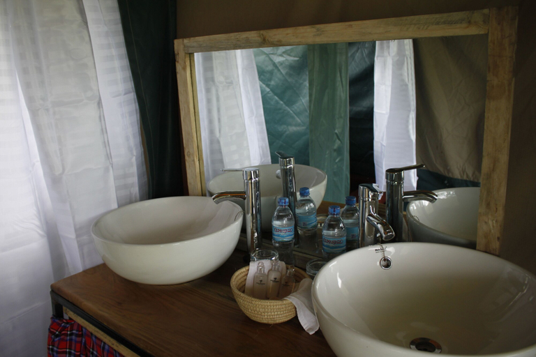 Bathroom, Osero Serengeti Luxury Tented Camp, Serengeti