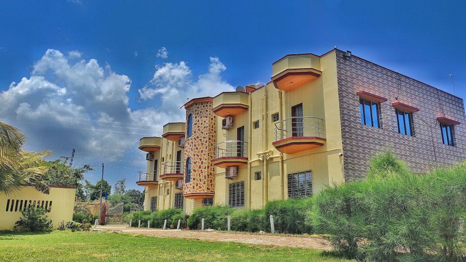 Exterior & Views