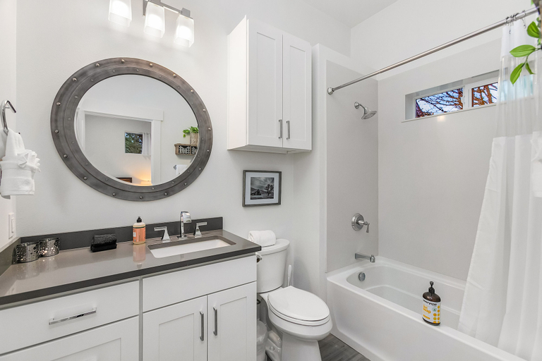 Bathroom 3, Walk to the waterfront- Charmwood House, Pierce