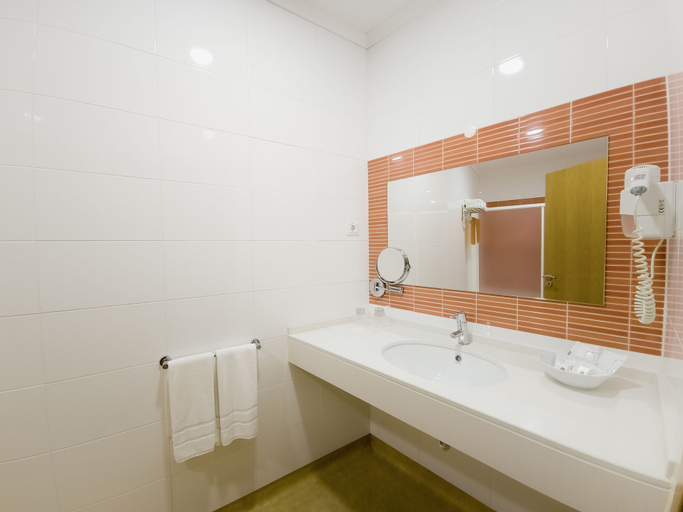 Bathroom 7