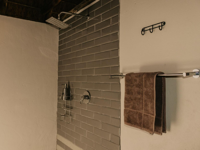 Bathroom 3, Panzi Lodge, Mopani