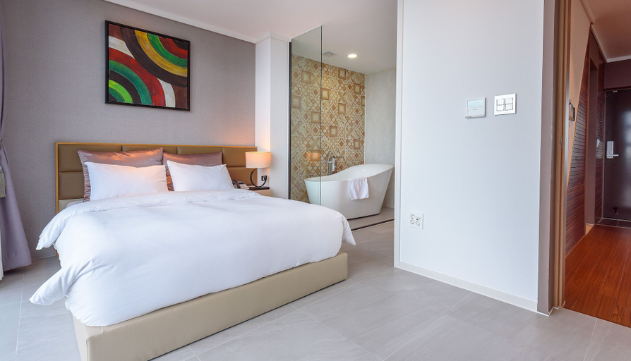 Bedroom 4, Friemily Pool Villa & Hotel, Geoje