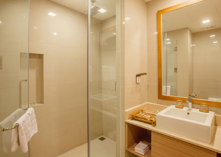 Bathroom 4, Mangala Zen Garden & Luxury Apartments, Da Nang