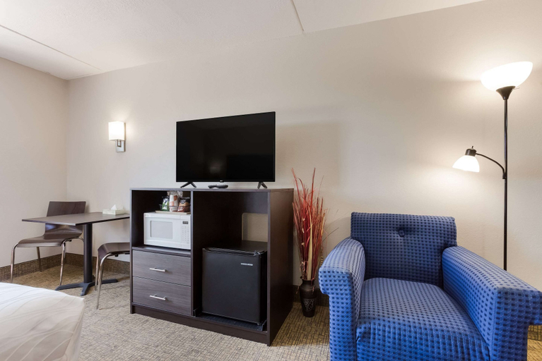 Others 4, Rodeway Inn Branson, Brick House, Taney