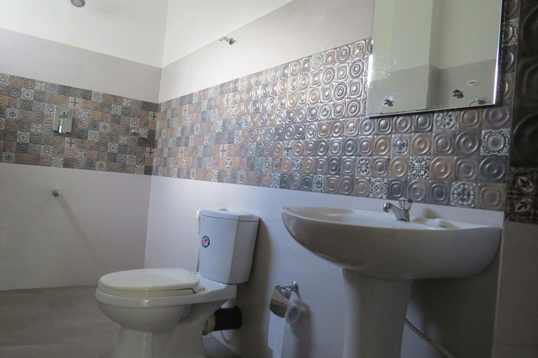 Bathroom 4, Sailors Mirissa, Weligama