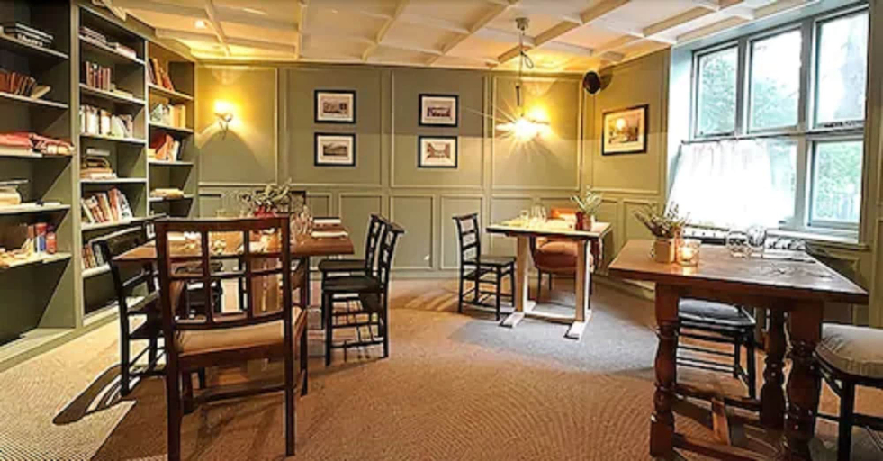 Food & Drinks 4, Bel & The Dragon Churt, Surrey