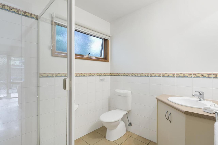 Bathroom 3, Split Point Cottages, Surf Coast - West