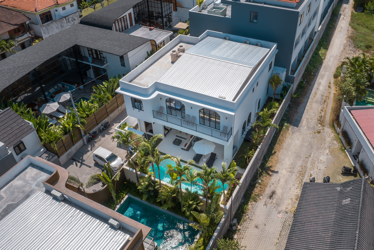 Villa Delight - Modern 5BR Villa in Berawa, Badung