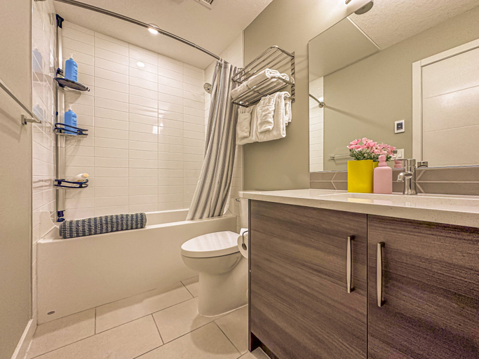 Bathroom 4, Three Townhouse Combo - Families and Large Groups, Division No. 15