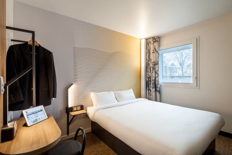 Bedroom 3, B&B HOTEL NANTERRE Rueil Malmaison, Hauts-de-Seine