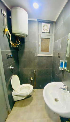 Bathroom 5, Qotel Hotel Rama Rohini Sector 24, Delhi