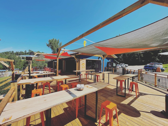 Food & Drinks, Mont Blanc Hotel & Condos, Les Laurentides