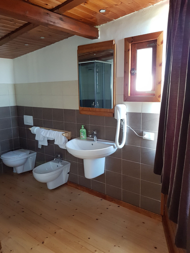 Bathroom, Villa Aresco, Catania