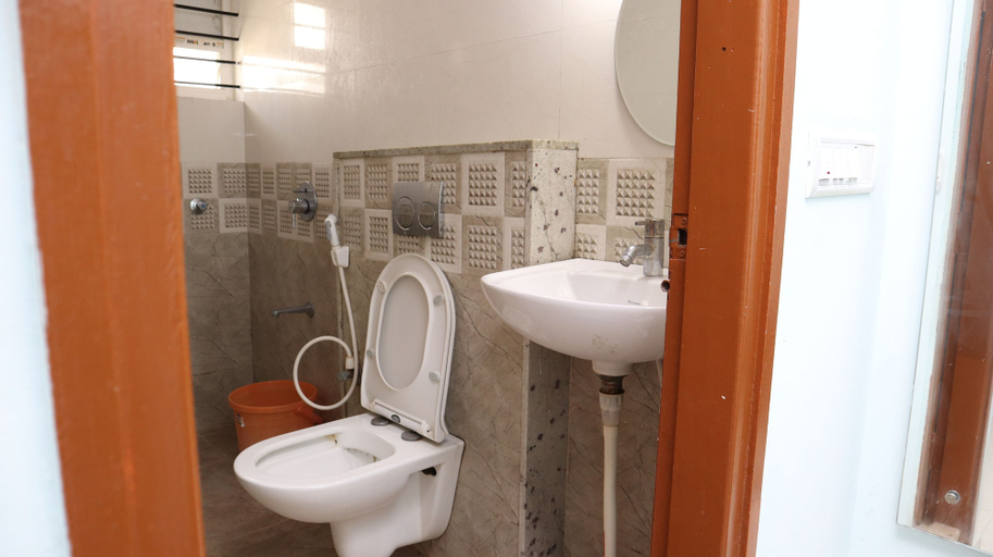 Bathroom 3, Smile stay Karanji Comforts, Bangalore