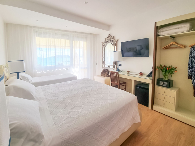 Bedroom 25