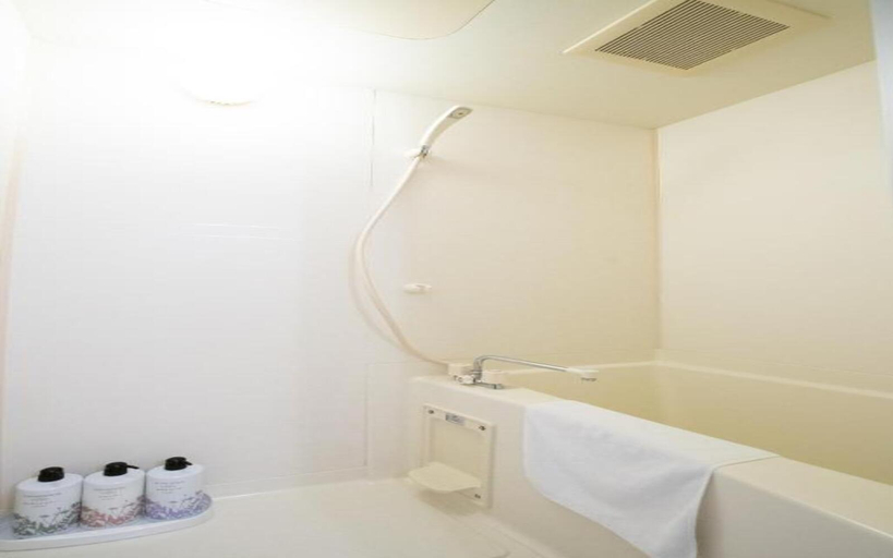 Bathroom 4, Elizabeth Garden ll, Osaka
