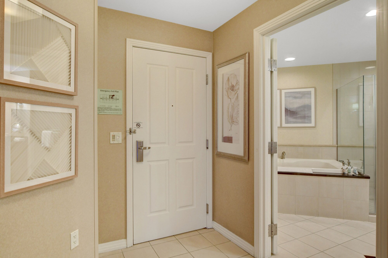 Bathroom 5, Premium Suite w/balcony at The Signature, Clark