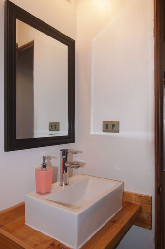 Bathroom 4, Ocho Aguilas Eco Lodge, Elqui