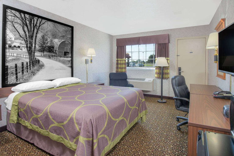 Bedroom 5, Ashland Inn & Suites, Ashland