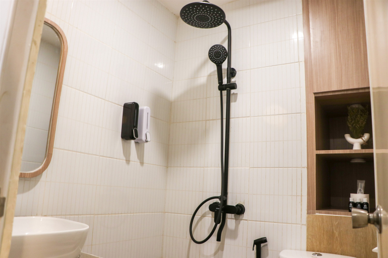 Bathroom 5, Brand New 2BR at Tamansari Panoramic Apartment By Travelio, Bandung