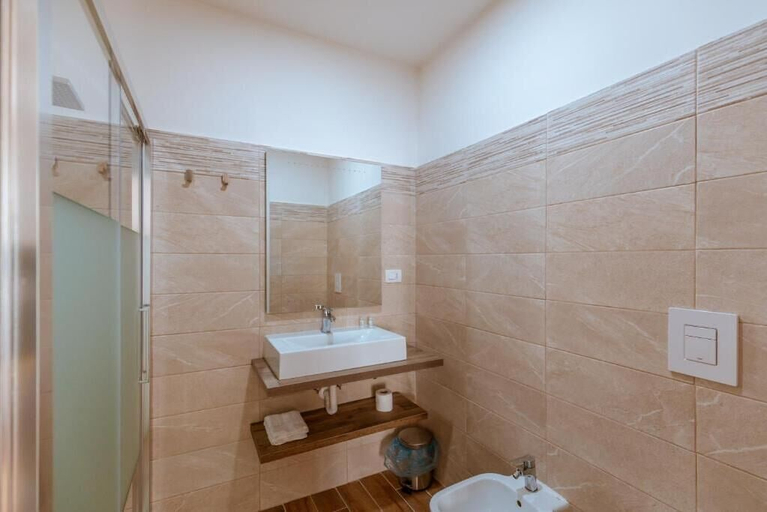 Bathroom, Central House Naples, Napoli