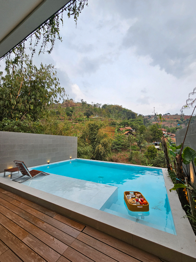 Sport & Beauty 3, Villa Dago Bandung 6 BR with Private Pool (Amethyst R-09), Bandung