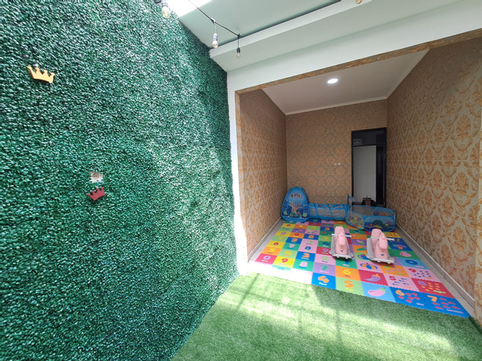 Others 3, Villa Arina Batu - 4 Bedroom Full AC and Smart TV, Malang