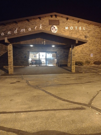 Exterior & Views 2, Landmark Motel, Waupaca