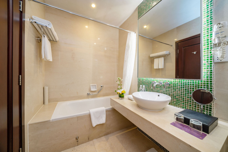 Bathroom 10